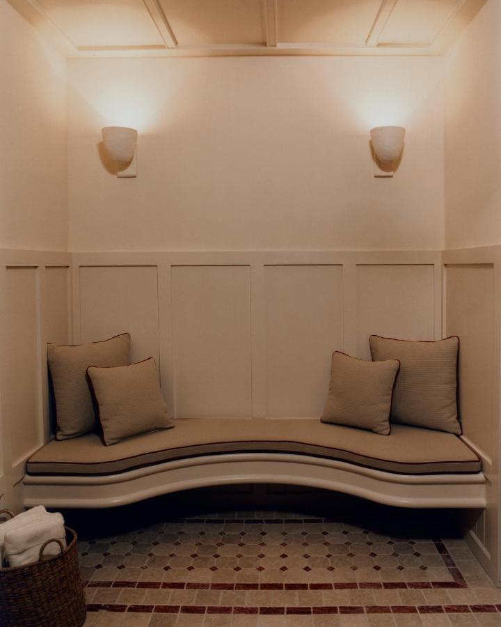 Chateau Voltaire Paris Exterior photo