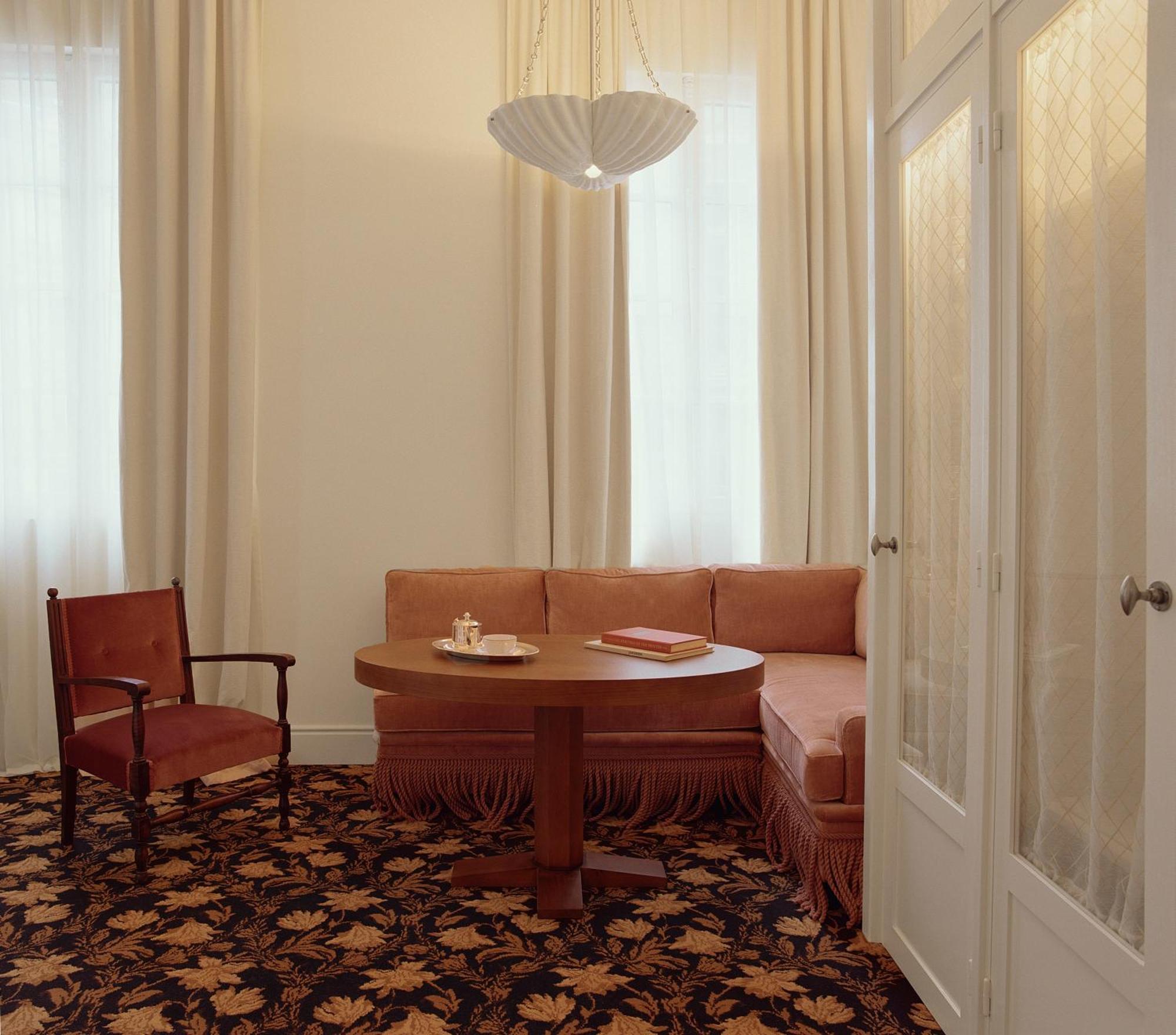 Chateau Voltaire Paris Exterior photo